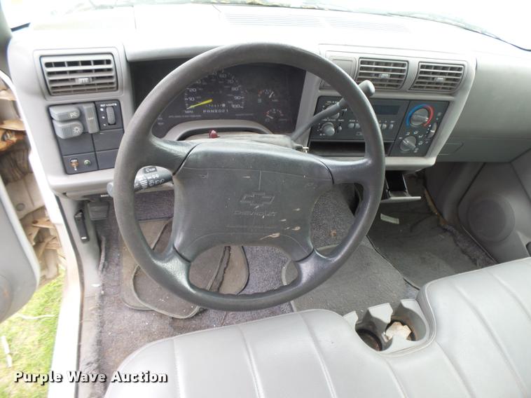 image for item DB2537 1996 Chevrolet S10 pickup truck