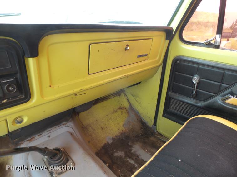 image for item DB2589 1973 Ford F100 pickup truck