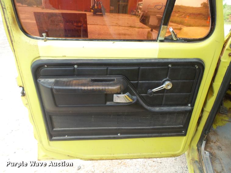 image for item DB2589 1973 Ford F100 pickup truck