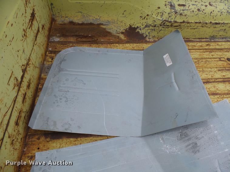 image for item DB2589 1973 Ford F100 pickup truck