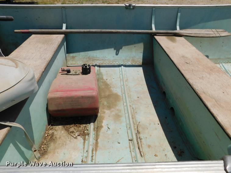 image for item DB9473 1977 Lund boat