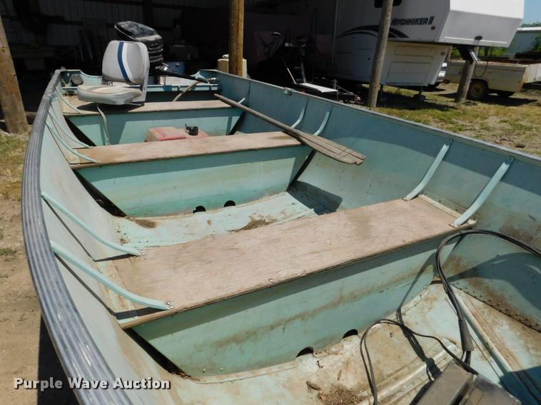 image for item DB9473 1977 Lund boat