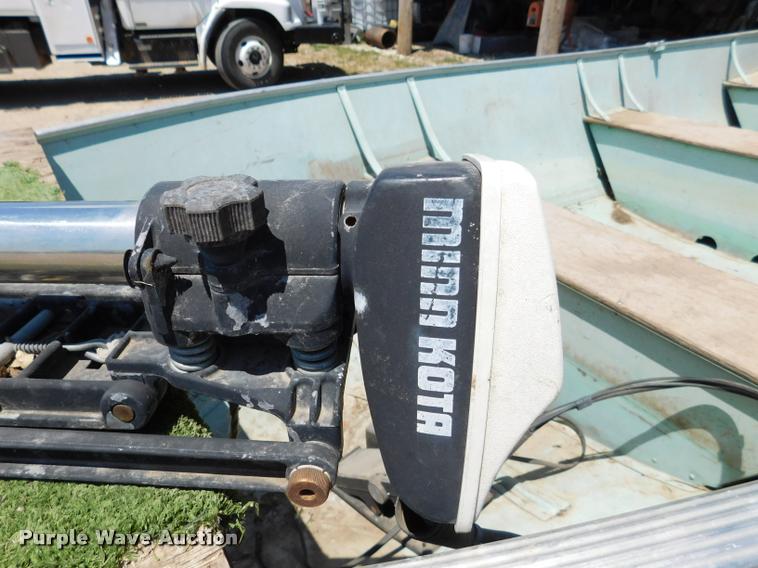 image for item DB9473 1977 Lund boat