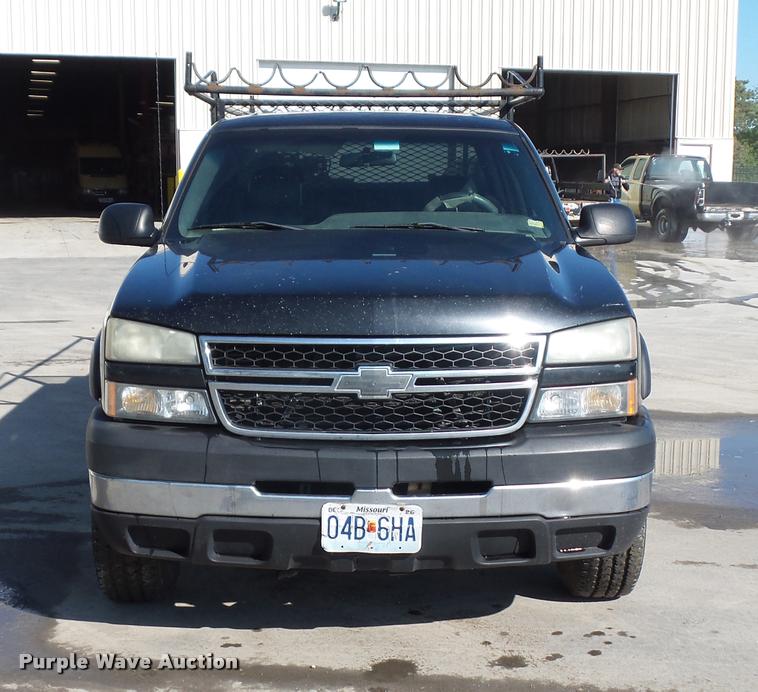 image for item DD9410 2006 Chevrolet Silverado 2500HD Crew Cab pickup truck