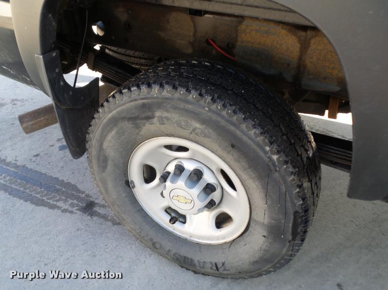 image for item DD9410 2006 Chevrolet Silverado 2500HD Crew Cab pickup truck