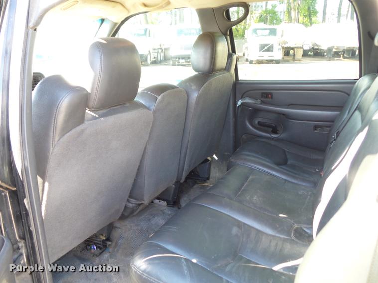 image for item DD9410 2006 Chevrolet Silverado 2500HD Crew Cab pickup truck