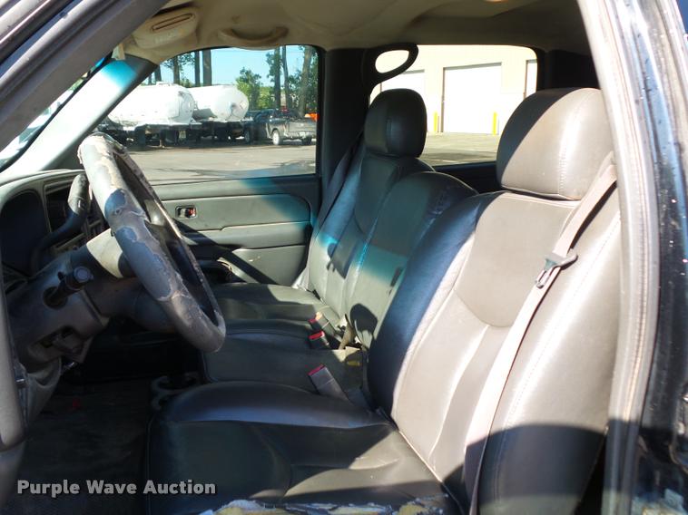 image for item DD9410 2006 Chevrolet Silverado 2500HD Crew Cab pickup truck