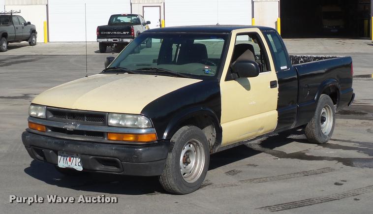 image for item DD9411 2003 Chevrolet S10 Ext. Cab pickup truck