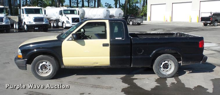 image for item DD9411 2003 Chevrolet S10 Ext. Cab pickup truck