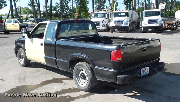 image for item DD9411 2003 Chevrolet S10 Ext. Cab pickup truck