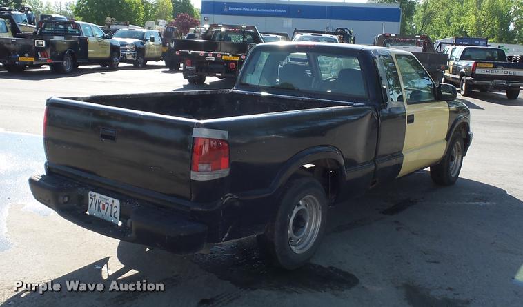 image for item DD9411 2003 Chevrolet S10 Ext. Cab pickup truck