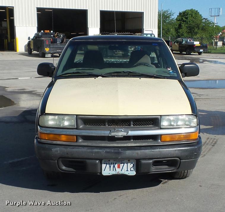image for item DD9411 2003 Chevrolet S10 Ext. Cab pickup truck
