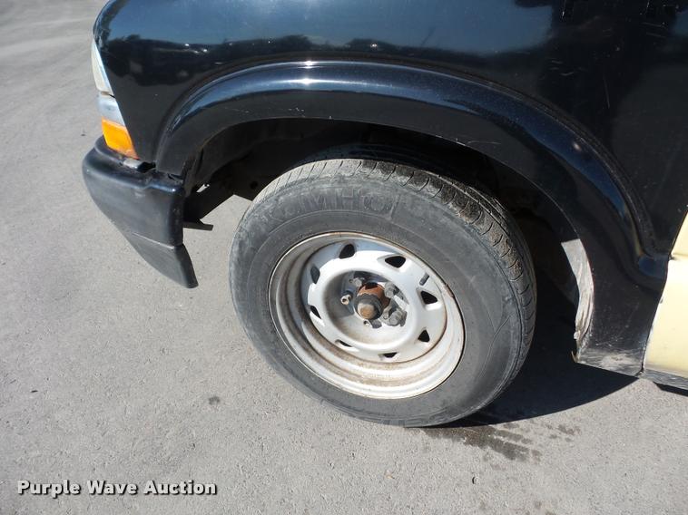 image for item DD9411 2003 Chevrolet S10 Ext. Cab pickup truck