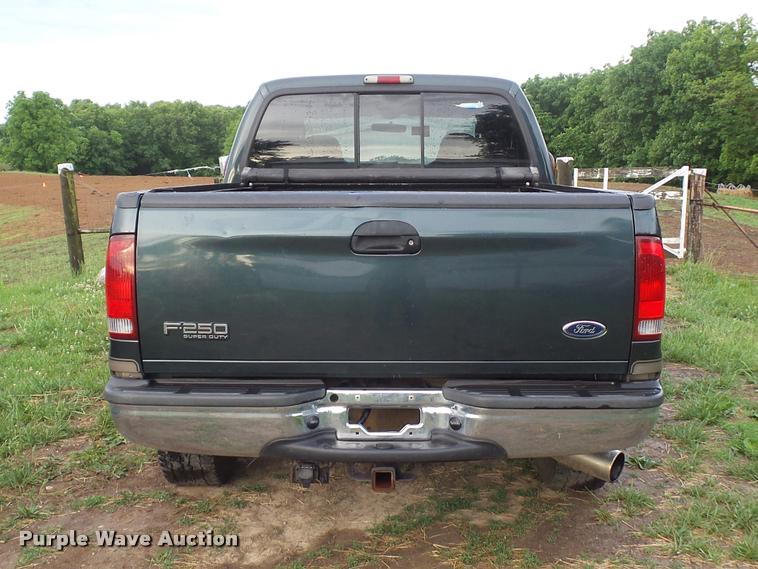 image for item DD9499 2004 Ford F250 Super Duty pickup truck