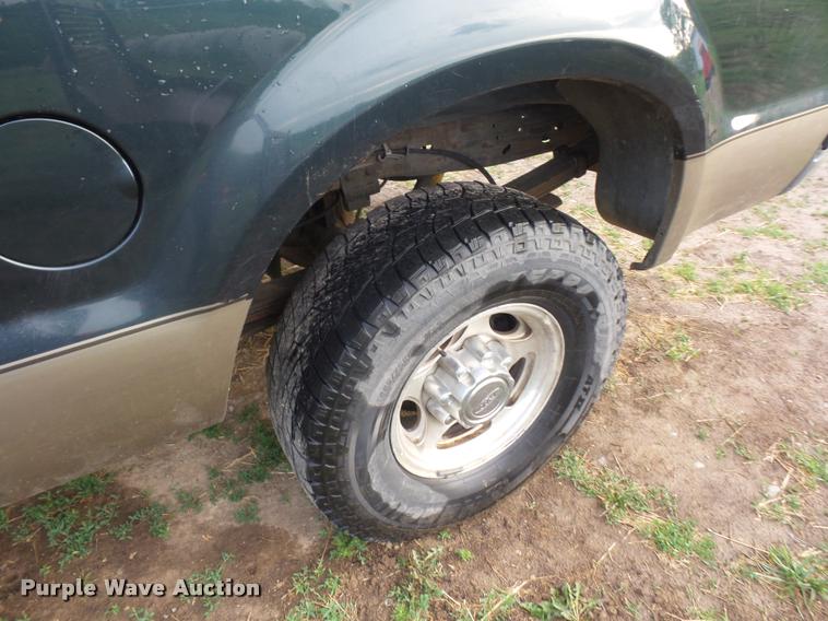 image for item DD9499 2004 Ford F250 Super Duty pickup truck