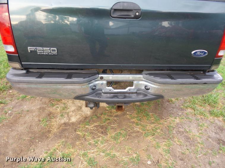 image for item DD9499 2004 Ford F250 Super Duty pickup truck