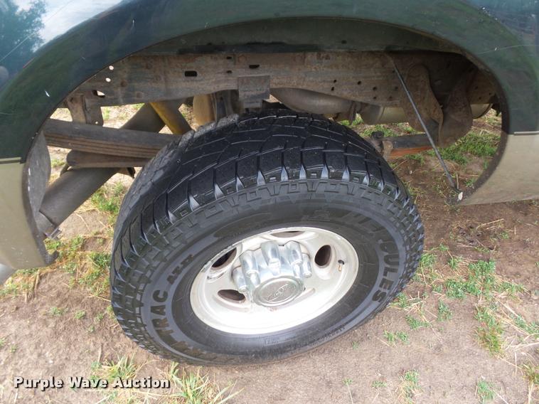 image for item DD9499 2004 Ford F250 Super Duty pickup truck