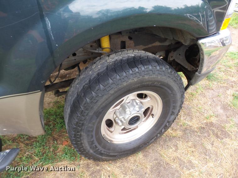image for item DD9499 2004 Ford F250 Super Duty pickup truck