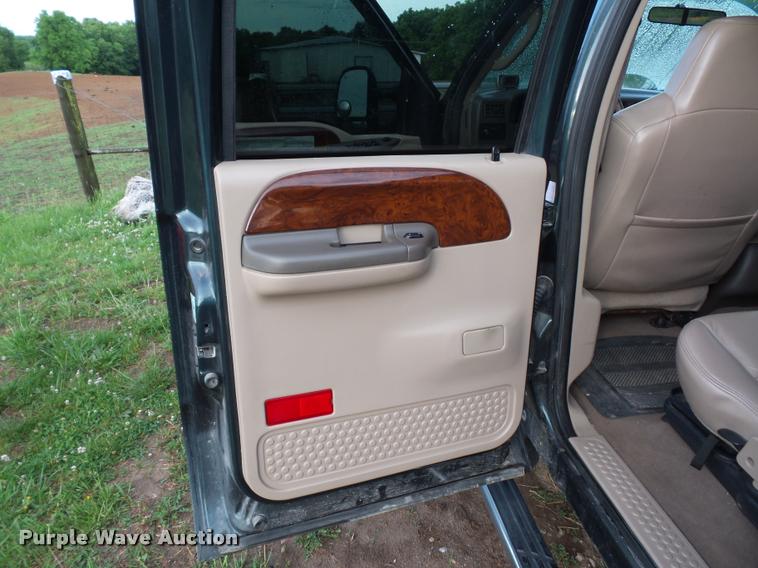 image for item DD9499 2004 Ford F250 Super Duty pickup truck