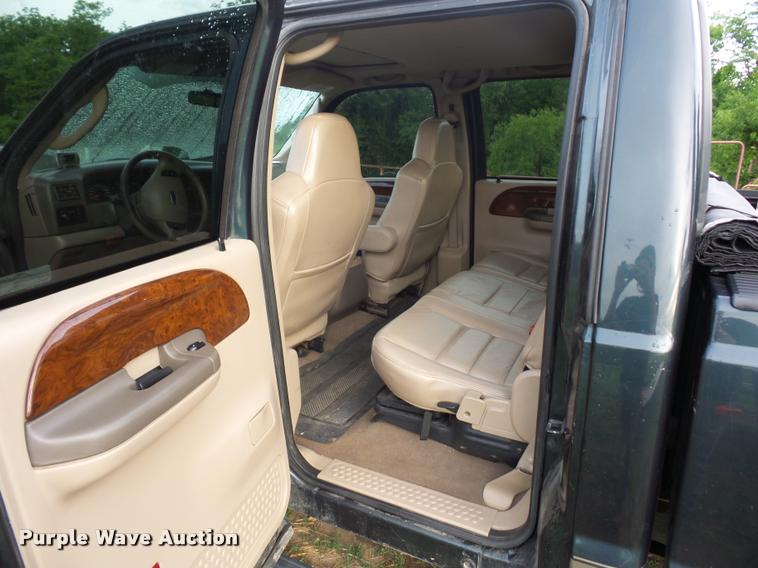 image for item DD9499 2004 Ford F250 Super Duty pickup truck