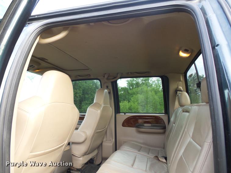 image for item DD9499 2004 Ford F250 Super Duty pickup truck