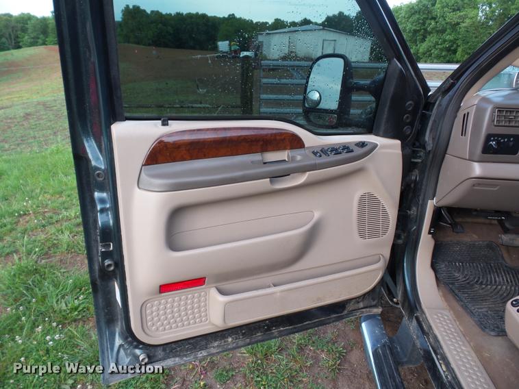 image for item DD9499 2004 Ford F250 Super Duty pickup truck