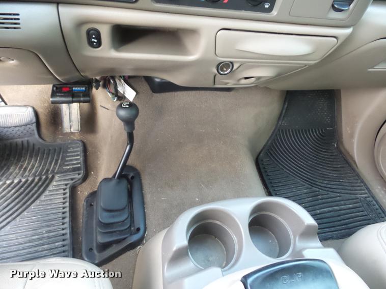 image for item DD9499 2004 Ford F250 Super Duty pickup truck