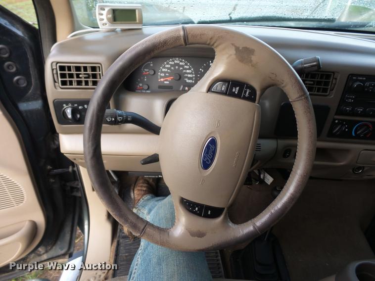 image for item DD9499 2004 Ford F250 Super Duty pickup truck