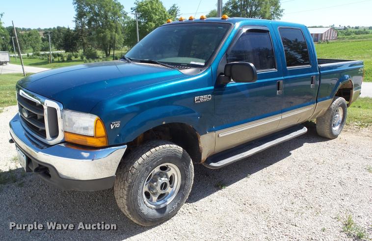 image for item DH9331 2000 Ford F250 Super Duty Crew Cab pickup truck