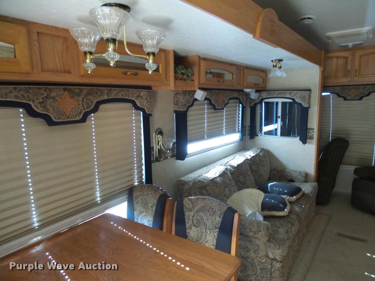 image for item DH9657 2005 Jayco Designer camper