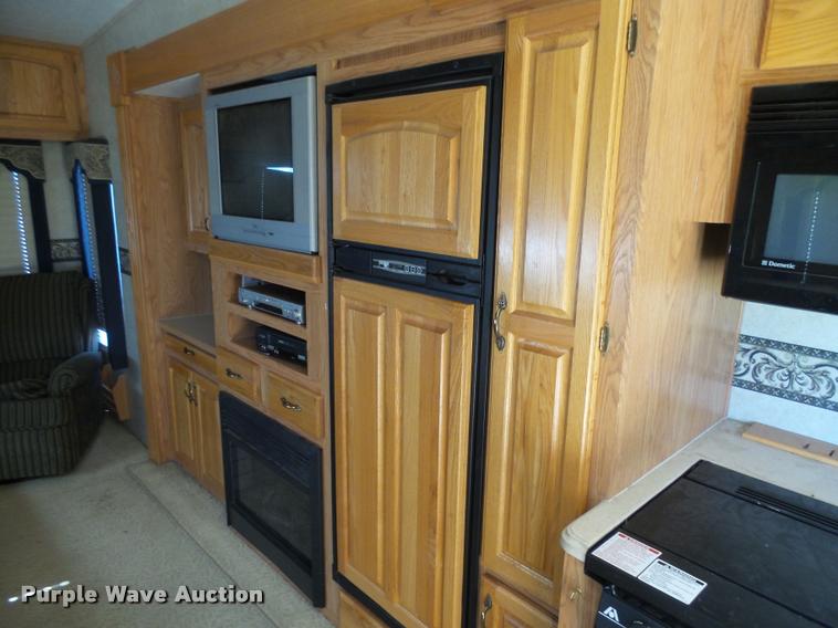 image for item DH9657 2005 Jayco Designer camper