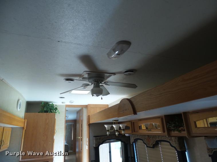 image for item DH9657 2005 Jayco Designer camper