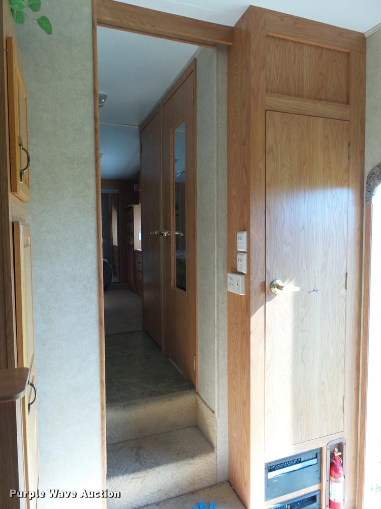 image for item DH9657 2005 Jayco Designer camper