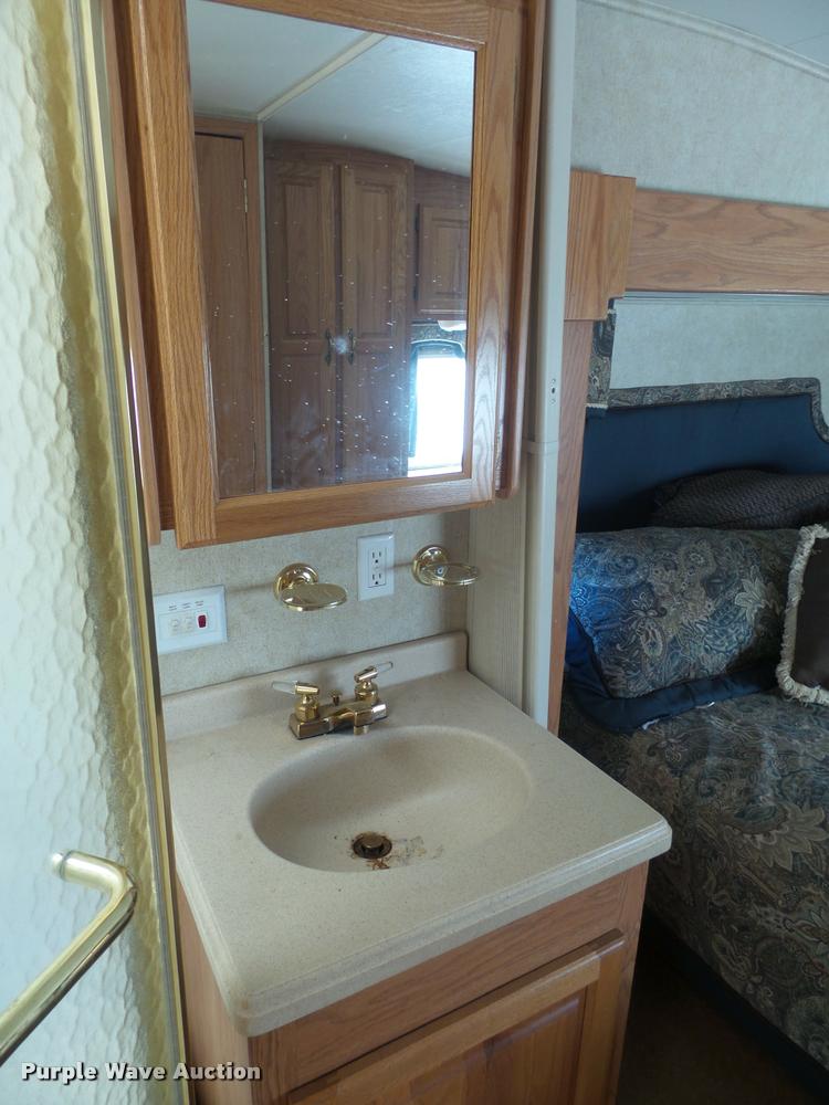 image for item DH9657 2005 Jayco Designer camper