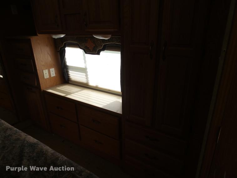 image for item DH9657 2005 Jayco Designer camper