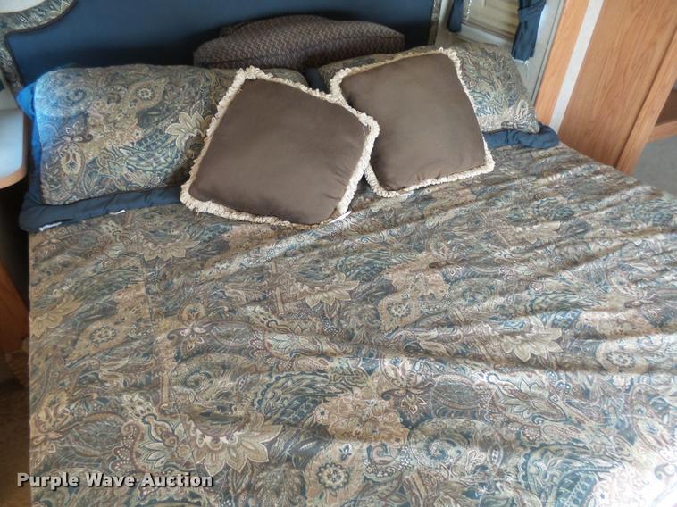 image for item DH9657 2005 Jayco Designer camper