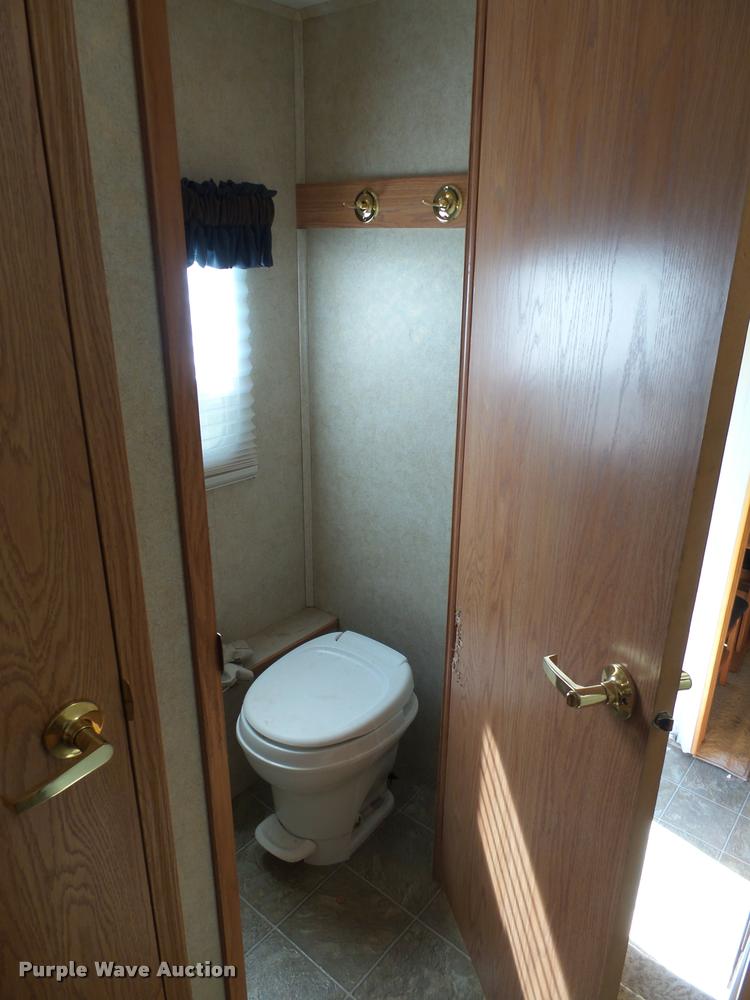 image for item DH9657 2005 Jayco Designer camper