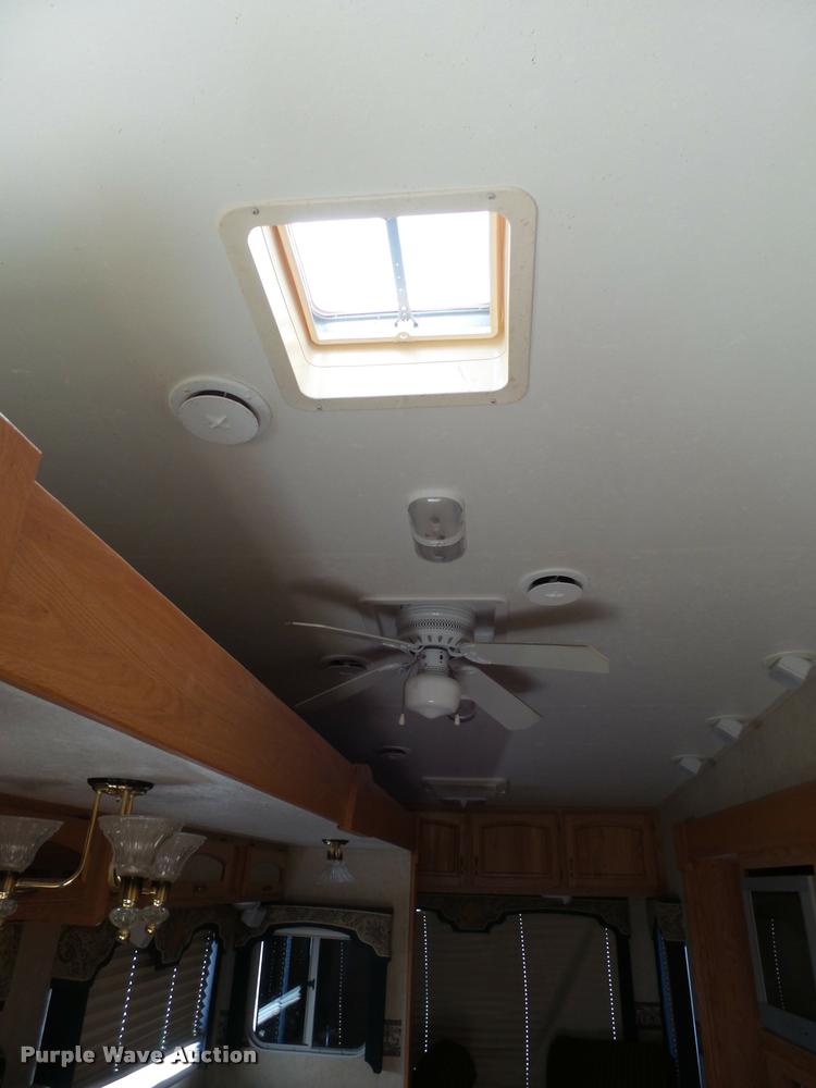 image for item DH9657 2005 Jayco Designer camper