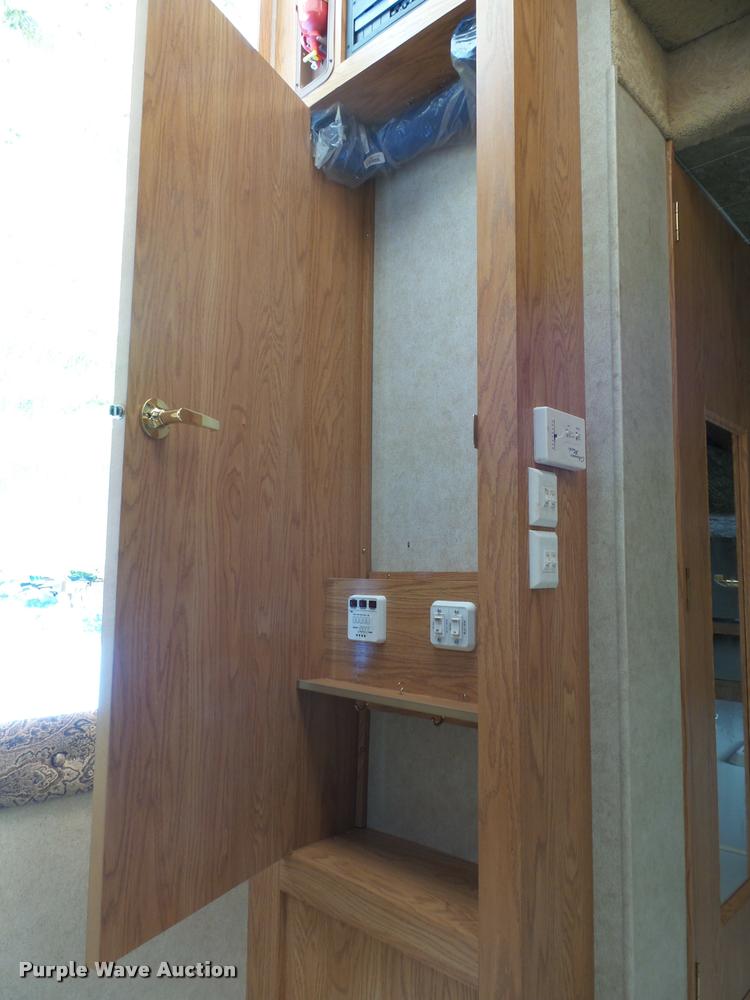 image for item DH9657 2005 Jayco Designer camper