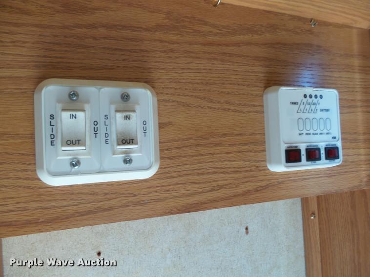 image for item DH9657 2005 Jayco Designer camper