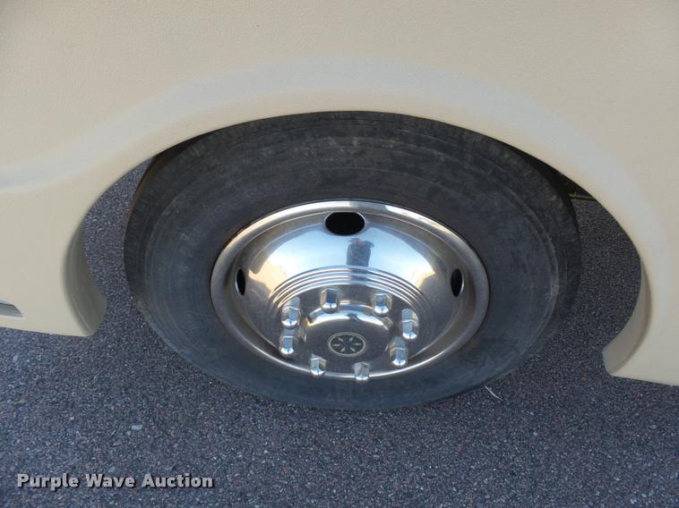 image for item DH9659 1999 Ford Fleetwood Bounder RV