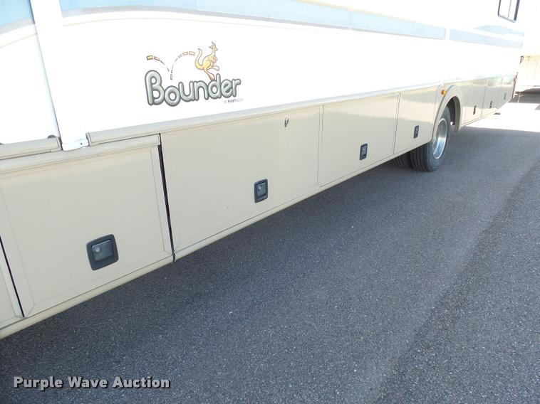 image for item DH9659 1999 Ford Fleetwood Bounder RV