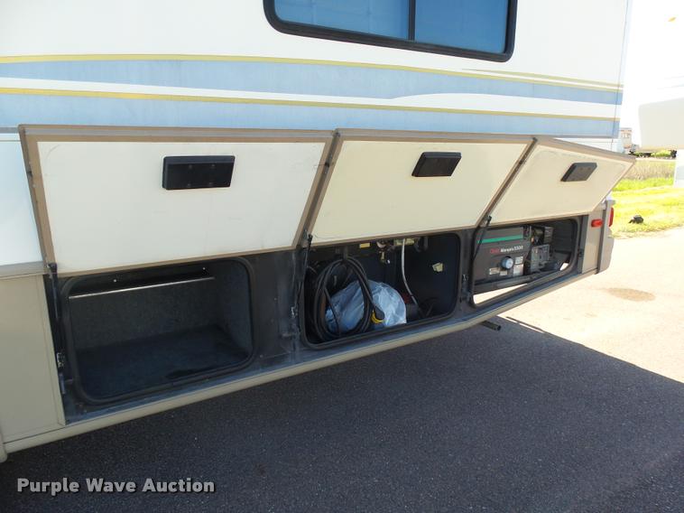 image for item DH9659 1999 Ford Fleetwood Bounder RV
