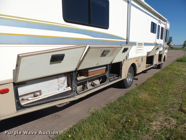 image for item DH9659 1999 Ford Fleetwood Bounder RV