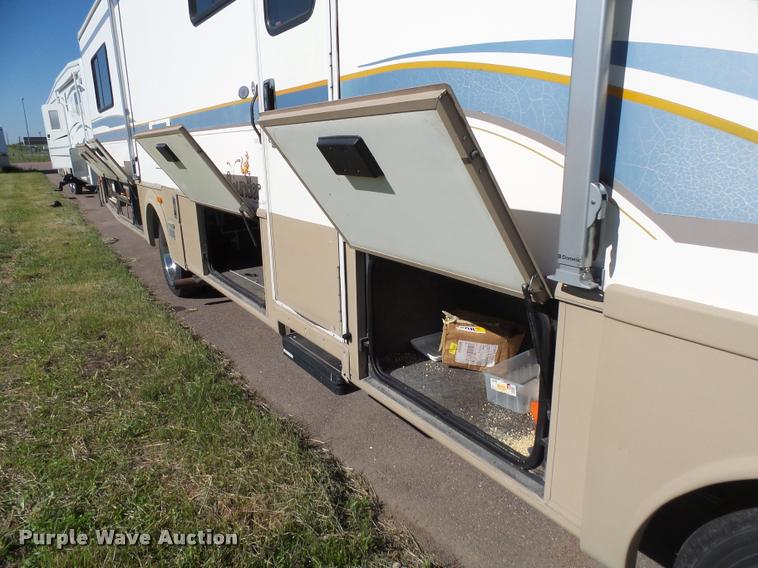 image for item DH9659 1999 Ford Fleetwood Bounder RV