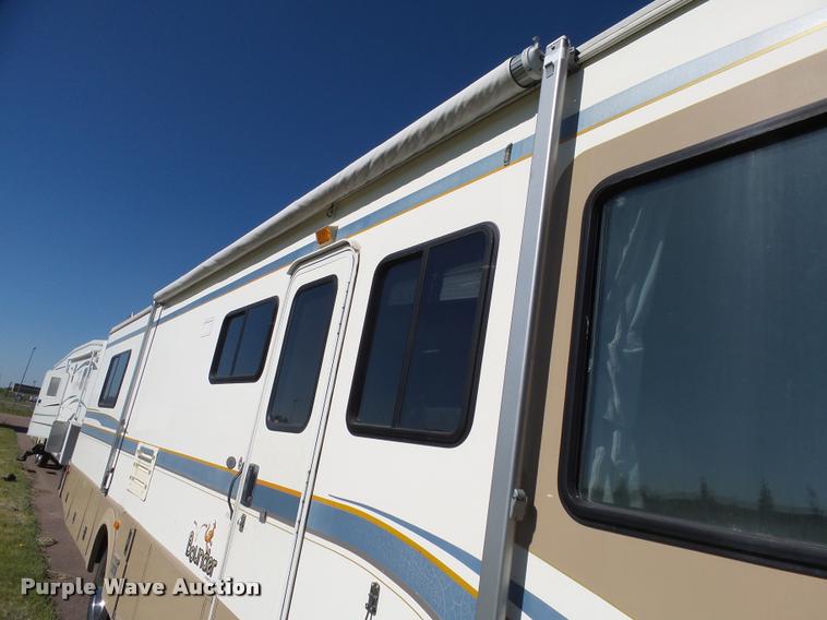 image for item DH9659 1999 Ford Fleetwood Bounder RV
