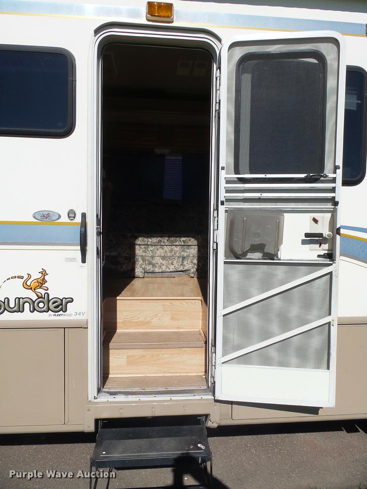 image for item DH9659 1999 Ford Fleetwood Bounder RV