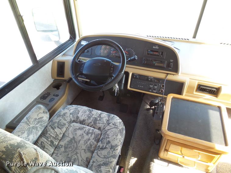 image for item DH9659 1999 Ford Fleetwood Bounder RV