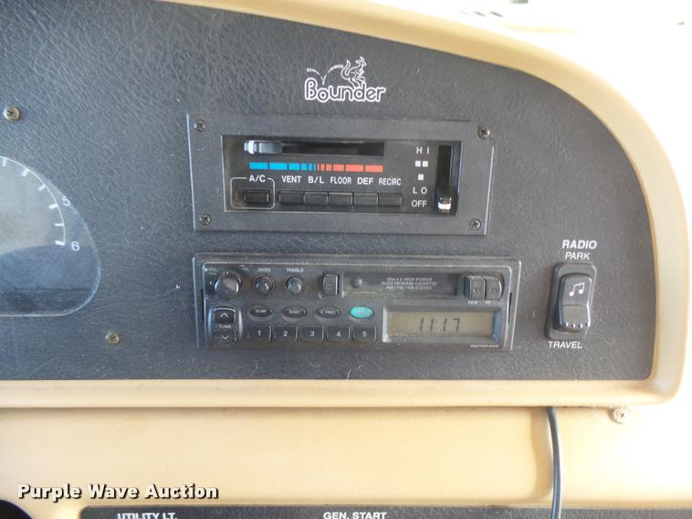 image for item DH9659 1999 Ford Fleetwood Bounder RV