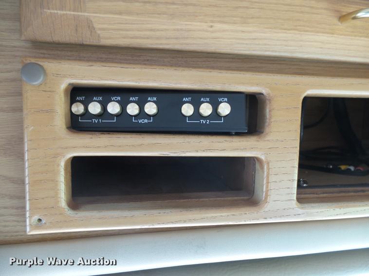 image for item DH9659 1999 Ford Fleetwood Bounder RV